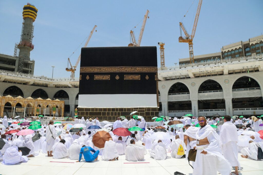 Saudi Arabia Suspends Issuance of Umrah Permits