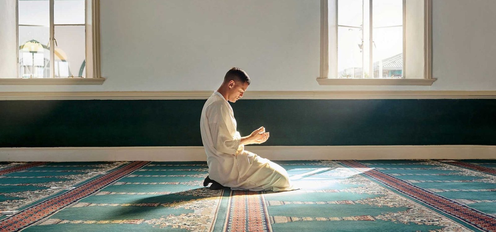 muslim-pray-hope-or-hands-in-prayer-on-carpet-for-2BBALPY-1.jpg